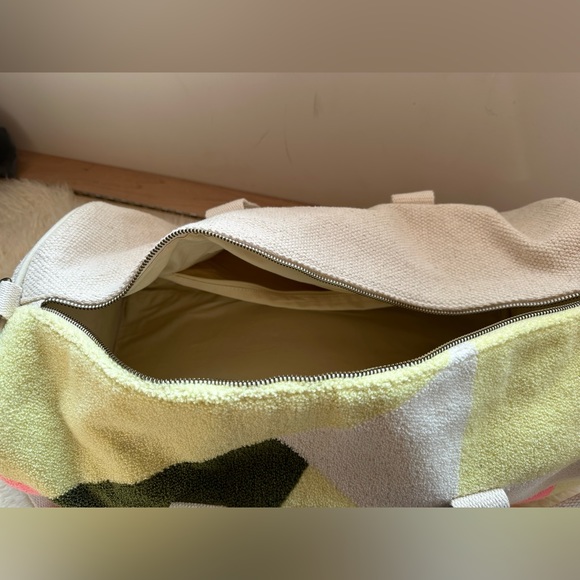 New Overnight Bag with Matching Wallet and Card Sleeve. - Picture 3 of 8